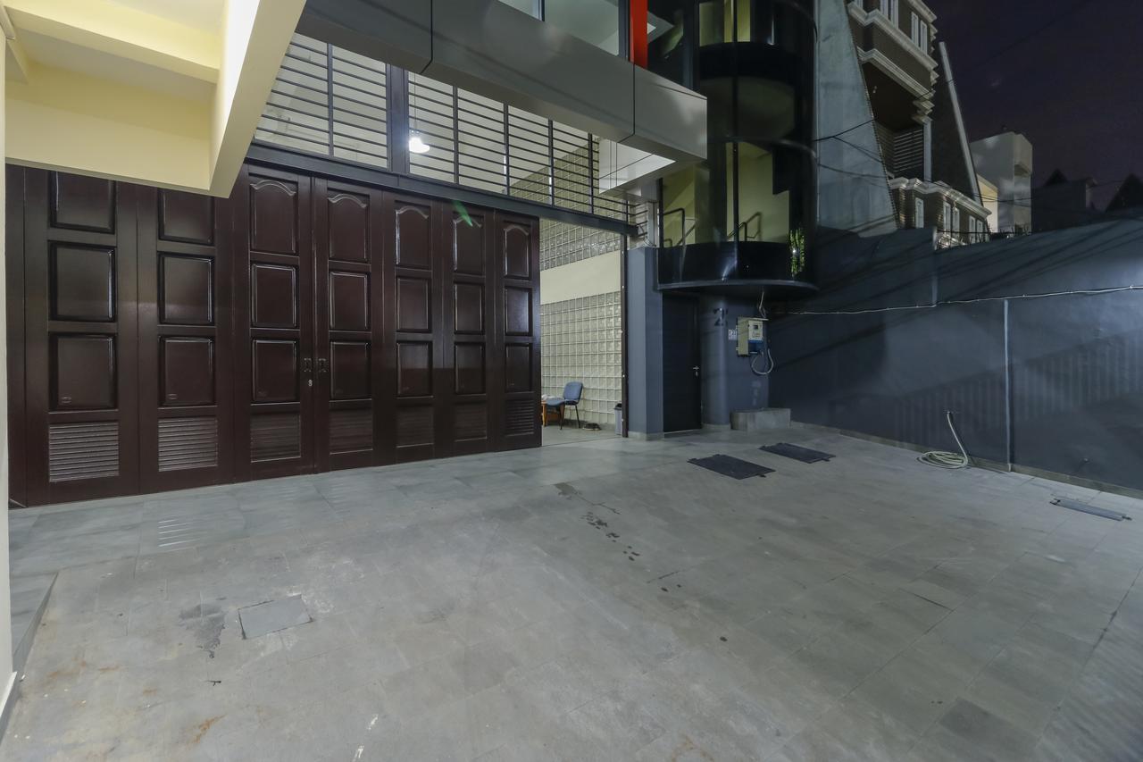 Hotel Reddoorz Near Harmoni Gajah Mada Dżakarta Zewnętrze zdjęcie