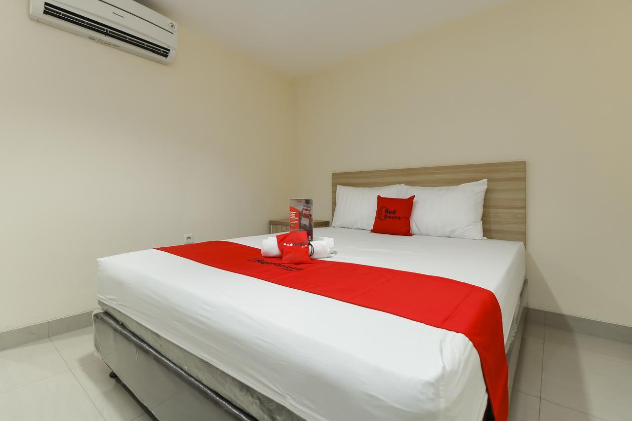 Hotel Reddoorz Near Harmoni Gajah Mada Dżakarta Zewnętrze zdjęcie