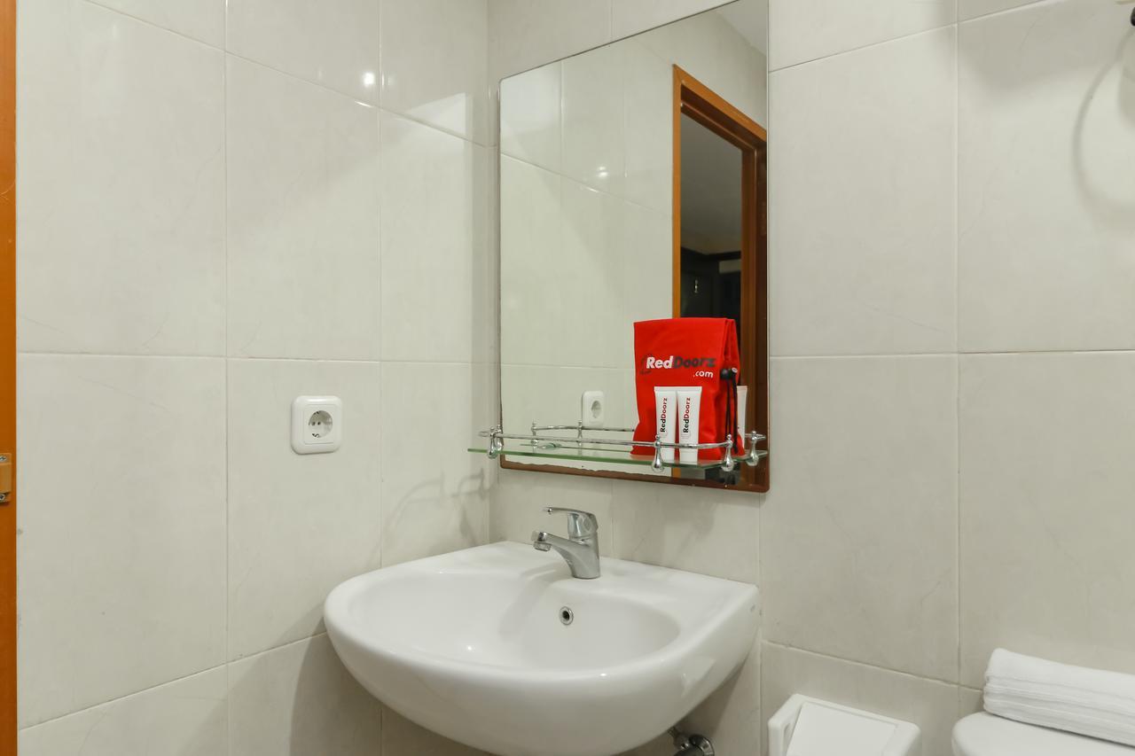 Hotel Reddoorz Near Harmoni Gajah Mada Dżakarta Zewnętrze zdjęcie